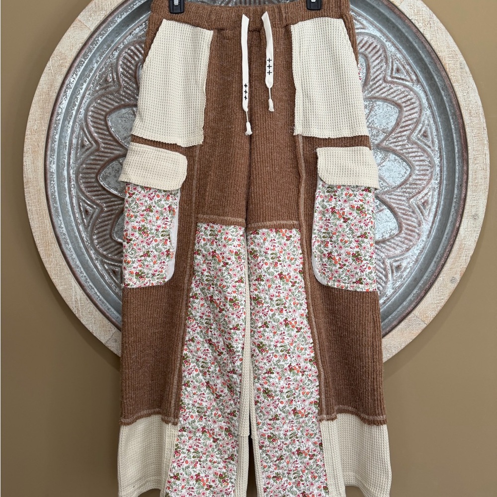 POL Wide-Leg Patchwork Cargo Pants in Brown & Cream with Floral Panels NWOT - Picture 5 of 9